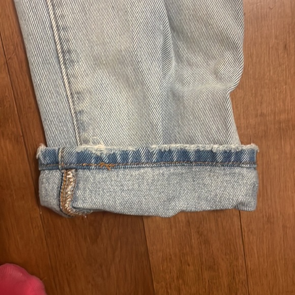 Levi’s Straigh Leg , light wash , mildly distressed Jeans - Picture 7 of 8
